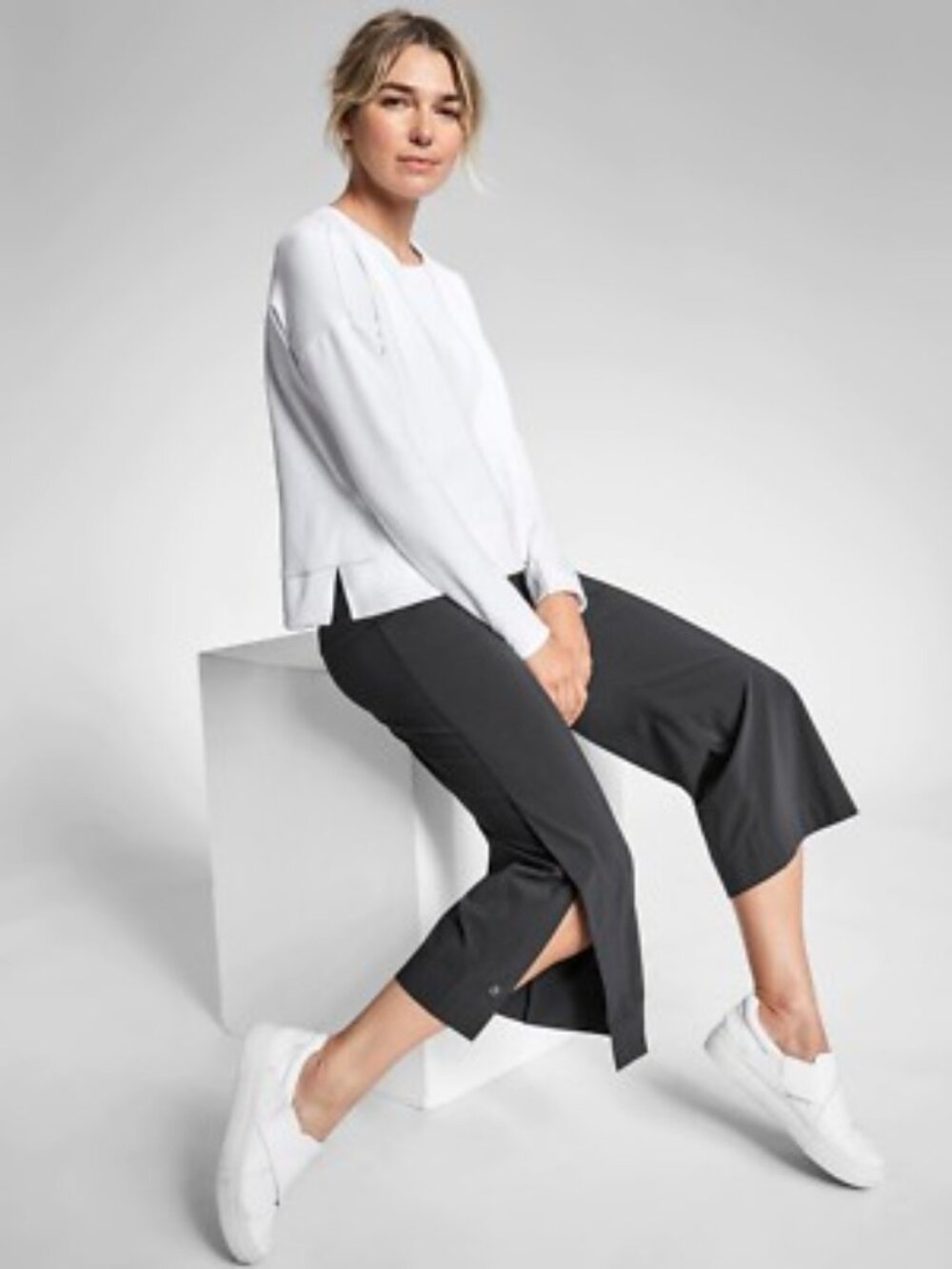 Athleta Tribeca Crop Pants Wide Leg Black Lightweight Snaps Hem size 10